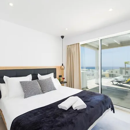 Andrea Del Mar By * بْوُرتو كاليرو